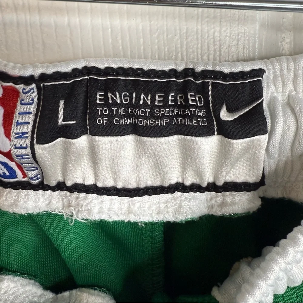 Nike Kids NBA Celtics Green Athletic Shorts Size Large 14/16 GUC
